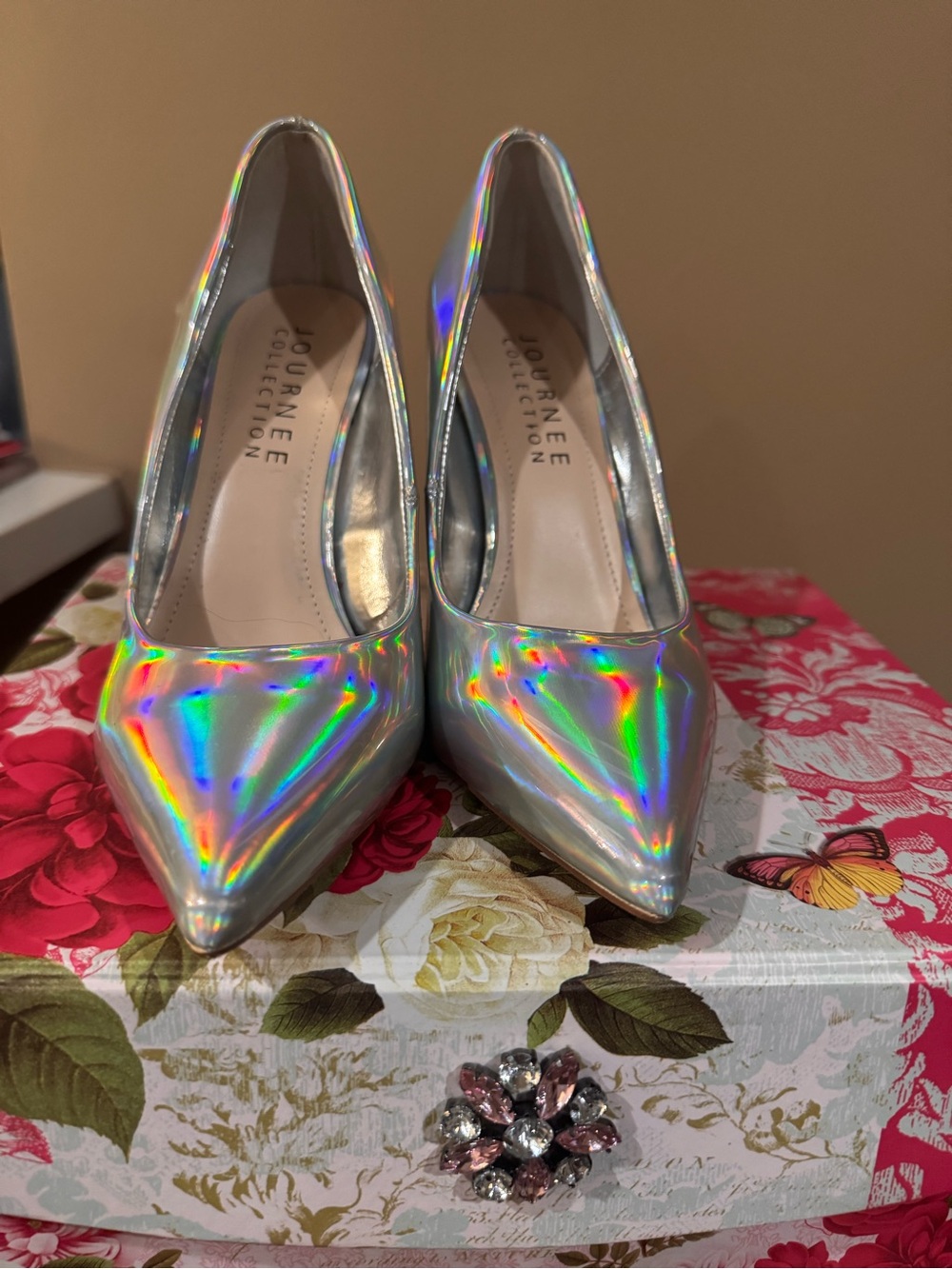 Journee Collection Iridescent Silver Holographic Pointed Pumps
